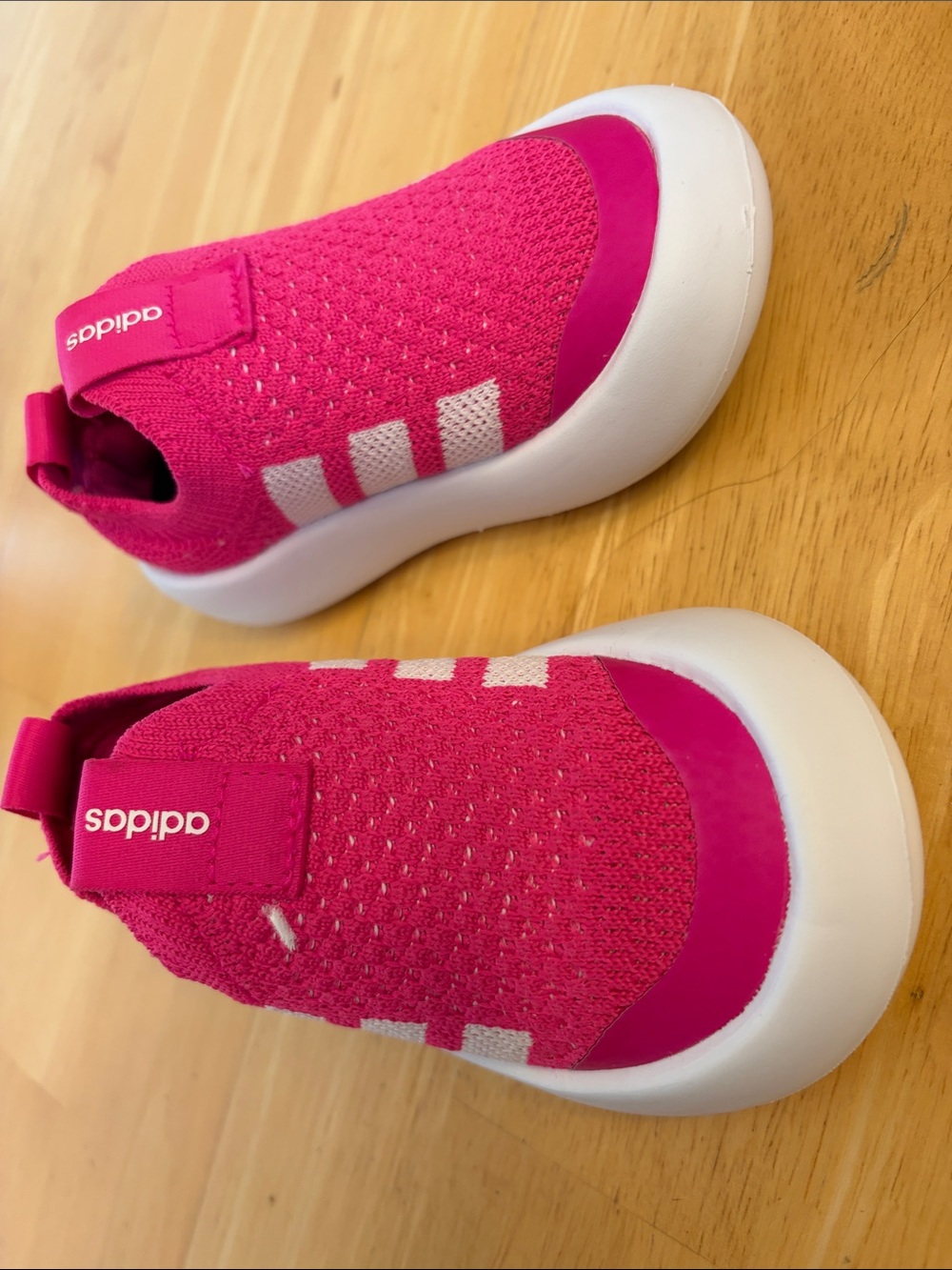 NWOT adidas Kids size 7 COMFY BUBBLE Slip-On Sneakers in Bright Pink and White
